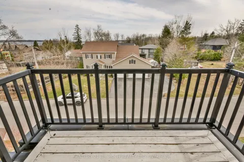 16 GRAY Lane, Barrie, ON L4N 7T1