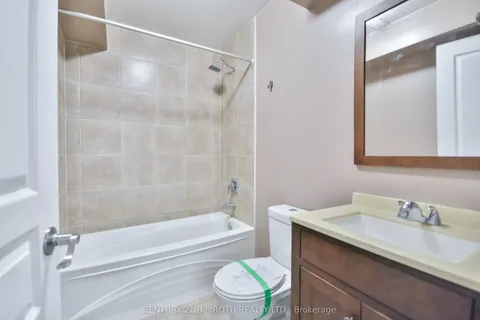 16 GRAY Lane, Barrie, ON L4N 7T1