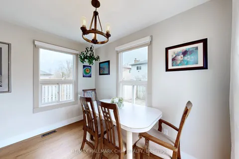 40 Shakespeare Crescent, Barrie, ON L4N 6C1