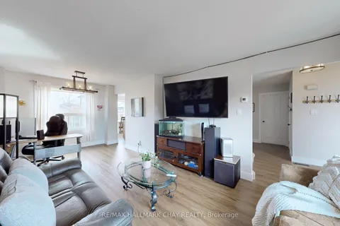 40 Shakespeare Crescent, Barrie, ON L4N 6C1