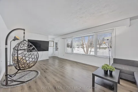 239 Warnica Road, Barrie, ON L4N 3Z2