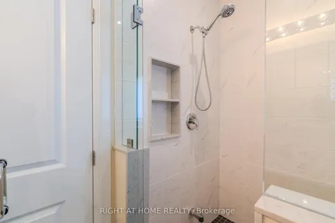9 Beausoleil Drive, Penetanguishene, ON L9M 0V8