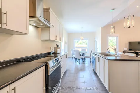 9 Beausoleil Drive, Penetanguishene, ON L9M 0V8