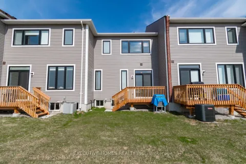 15 Rochester Drive, Barrie, ON L9J 0V9