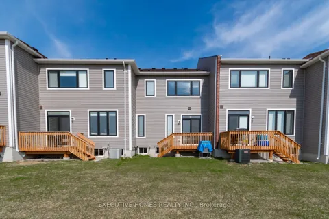 15 Rochester Drive, Barrie, ON L9J 0V9