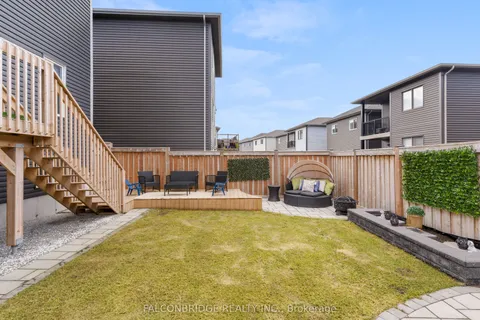 17 Olympic Gate, Barrie, ON L9J 0H9