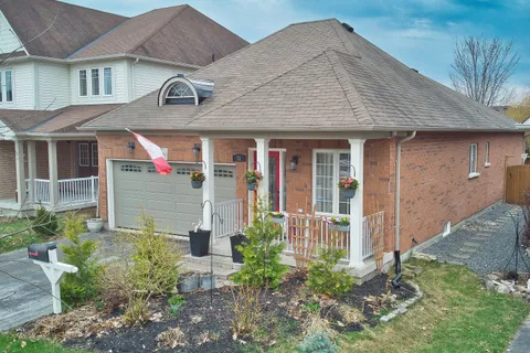 71 Versailles Crescent, Barrie, ON L4M 0B8