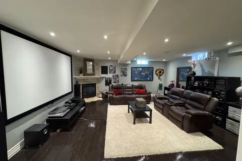 71 Versailles Crescent, Barrie, ON L4M 0B8
