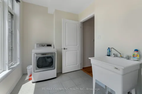 124 Durham Avenue, Barrie, ON L9J 0L8