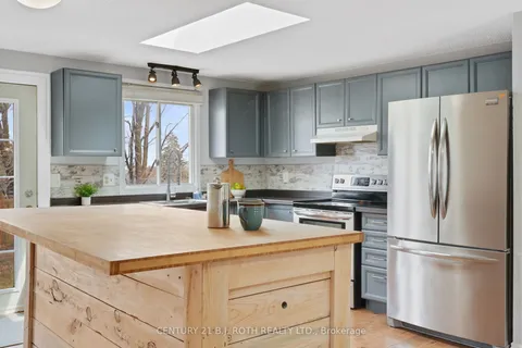 116 Shakespeare Crescent, Barrie, ON L4N 6B6