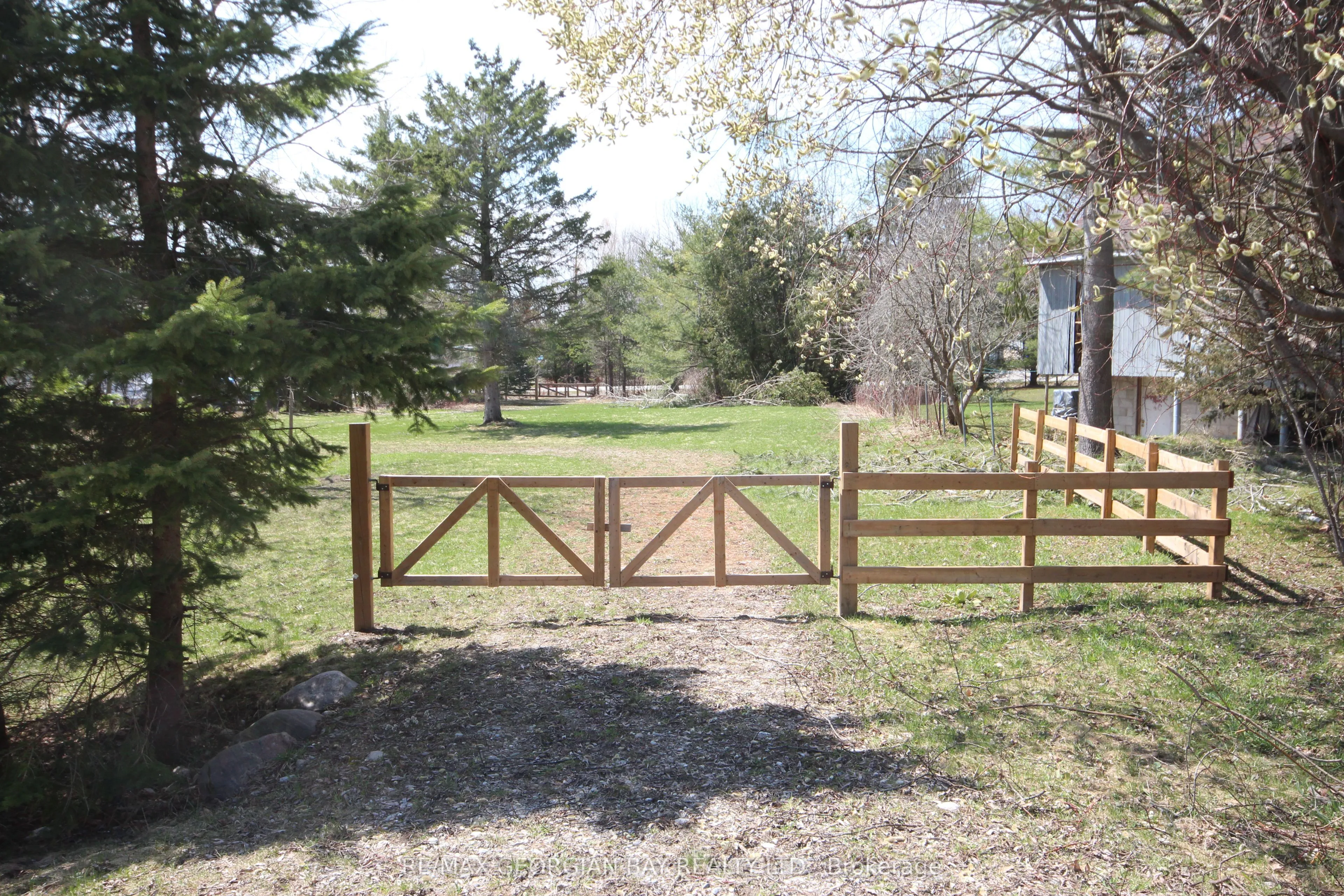 5766 Penetanguishene Highway, Springwater, ON L0L 1P0