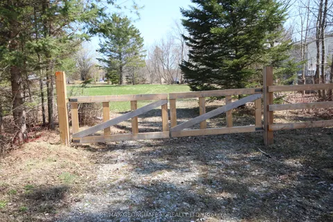 5766 Penetanguishene Highway, Springwater, ON L0L 1P0