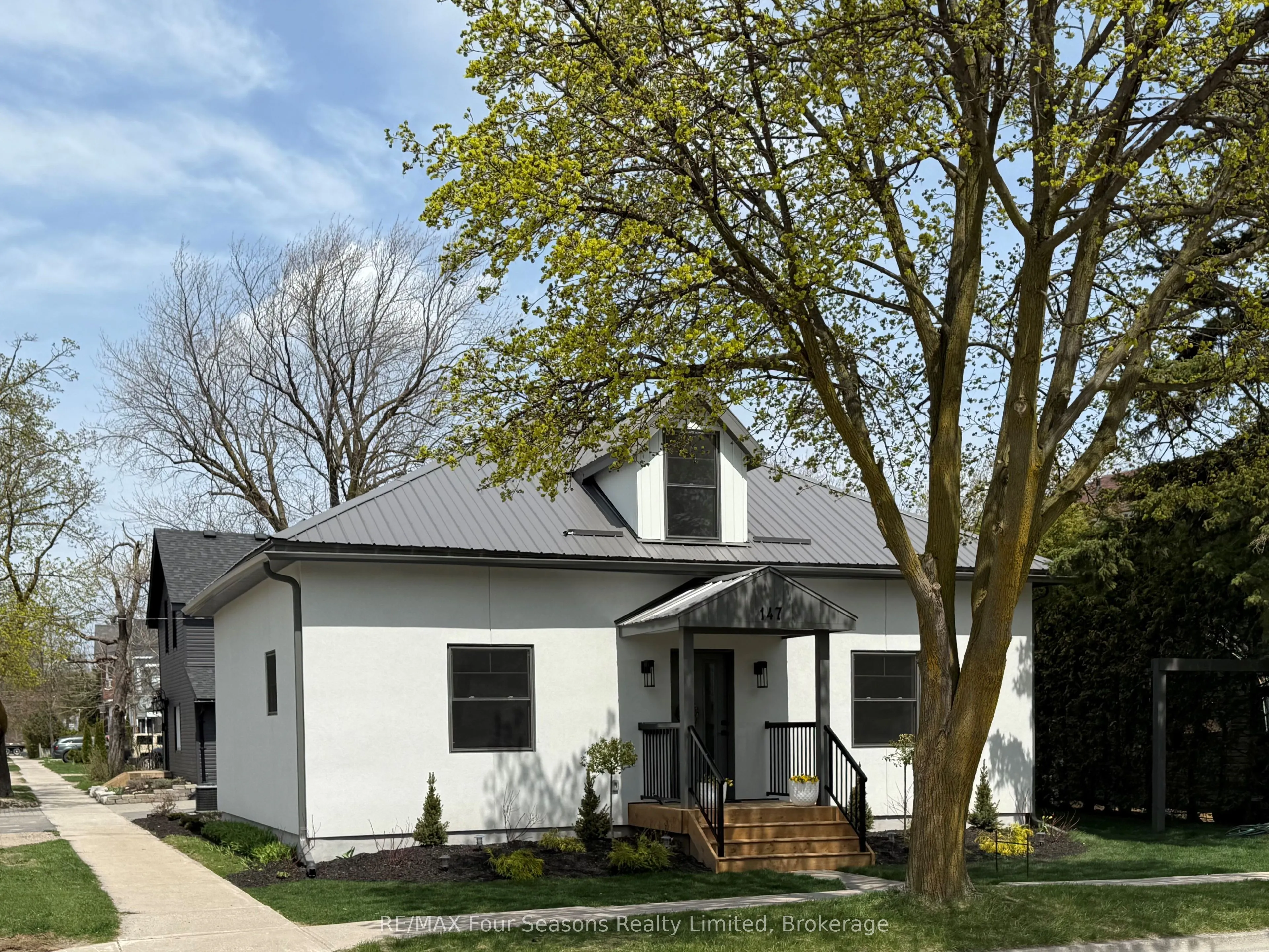 147 Second Street, Collingwood, ON L9Y 1E7