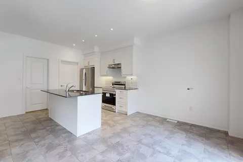 67 Wheatfield Road, Barrie, ON L9J 0T4