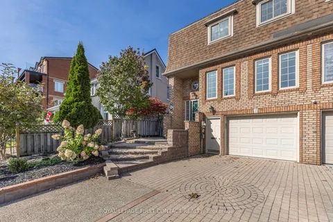 36 Kempenfelt Drive, Barrie, ON L4M 1B9