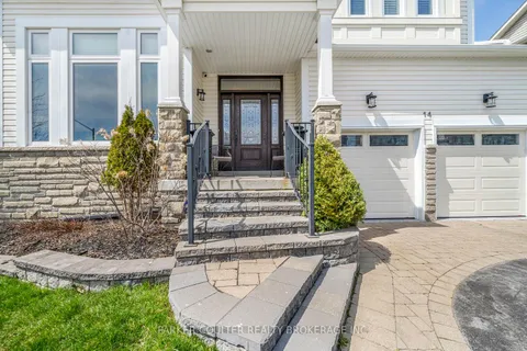 14 Regalia Way, Barrie, ON L4M 7H7