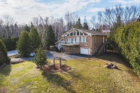 2476 Champlain Road, Tiny, ON L9M 0C3