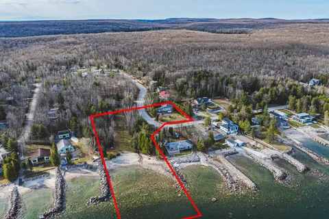 2476 Champlain Road, Tiny, ON L9M 0C3