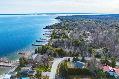 2476 Champlain Road, Tiny, ON L9M 0C3