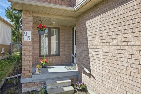 95 Athabaska Road, Barrie, ON L4N 8E9