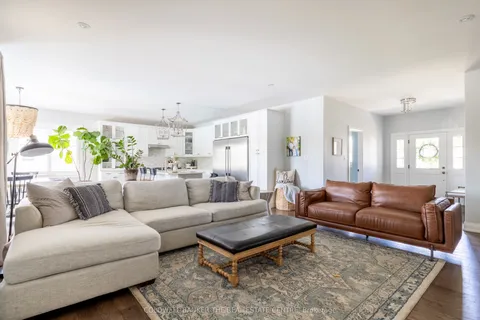 19 Cheslock Crescent, Oro-Medonte, ON L3V 8N8