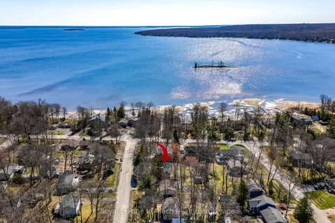 7 Dundee Drive, Tiny, ON L9M 0B3