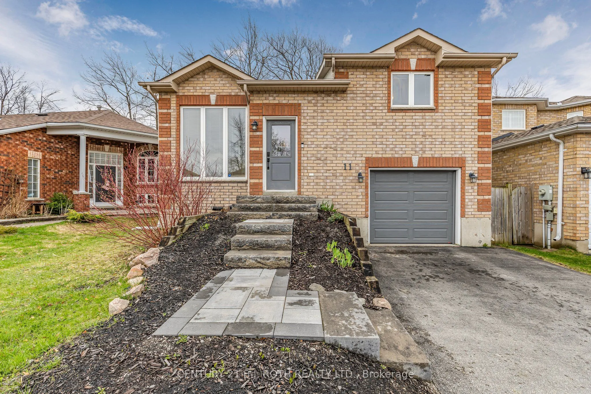 11 Masters Drive, Barrie, ON L4M 6W4