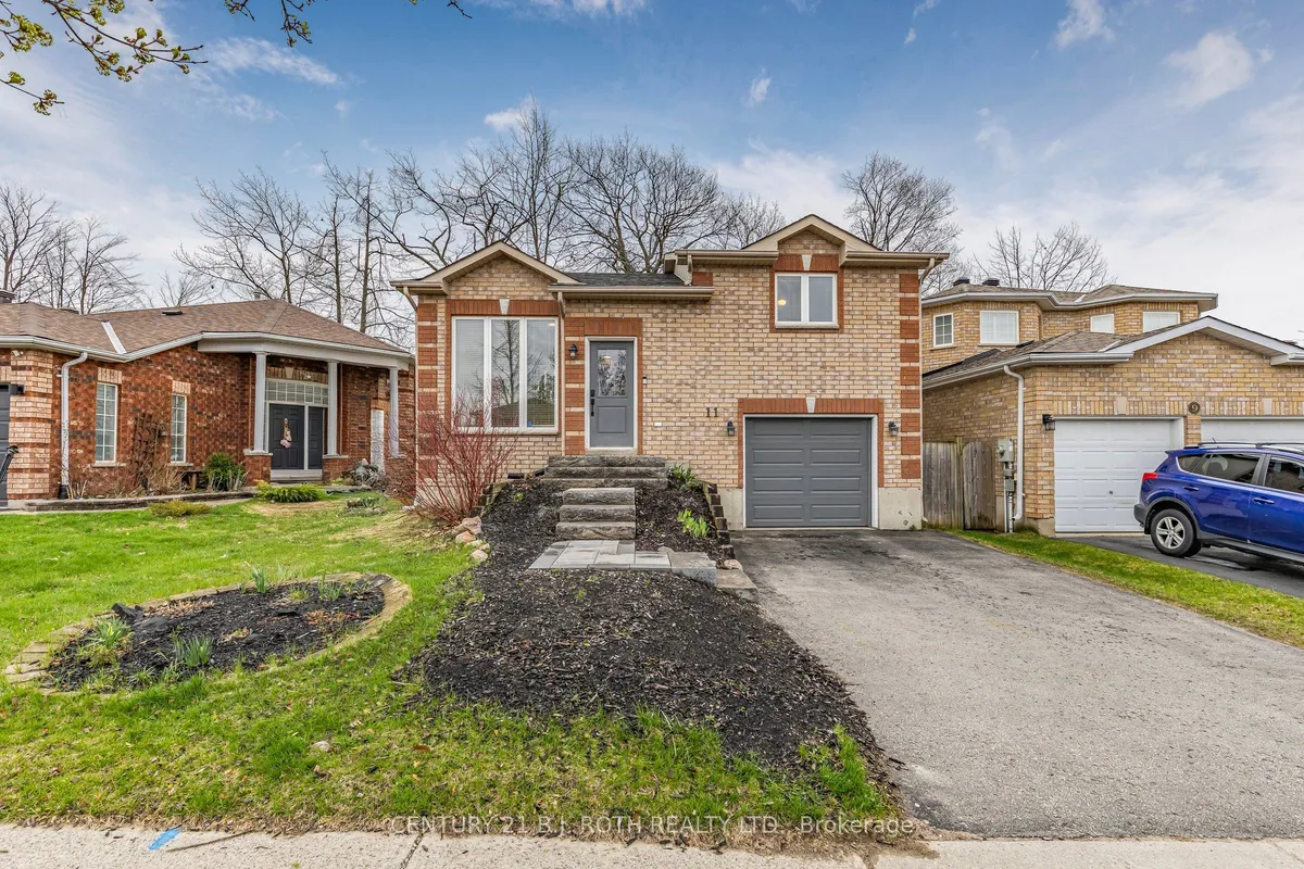 11 Masters Drive, Barrie, ON L4M 6W4