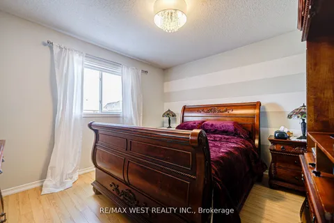14 Lancaster Court, Barrie, ON L4M 0G1