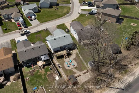 42 Byrnes Crescent, Penetanguishene, ON L9M 1V9