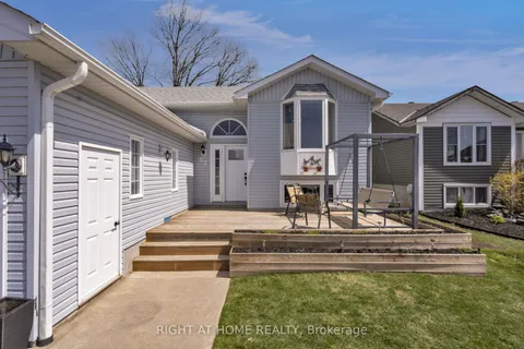 42 Byrnes Crescent, Penetanguishene, ON L9M 1V9