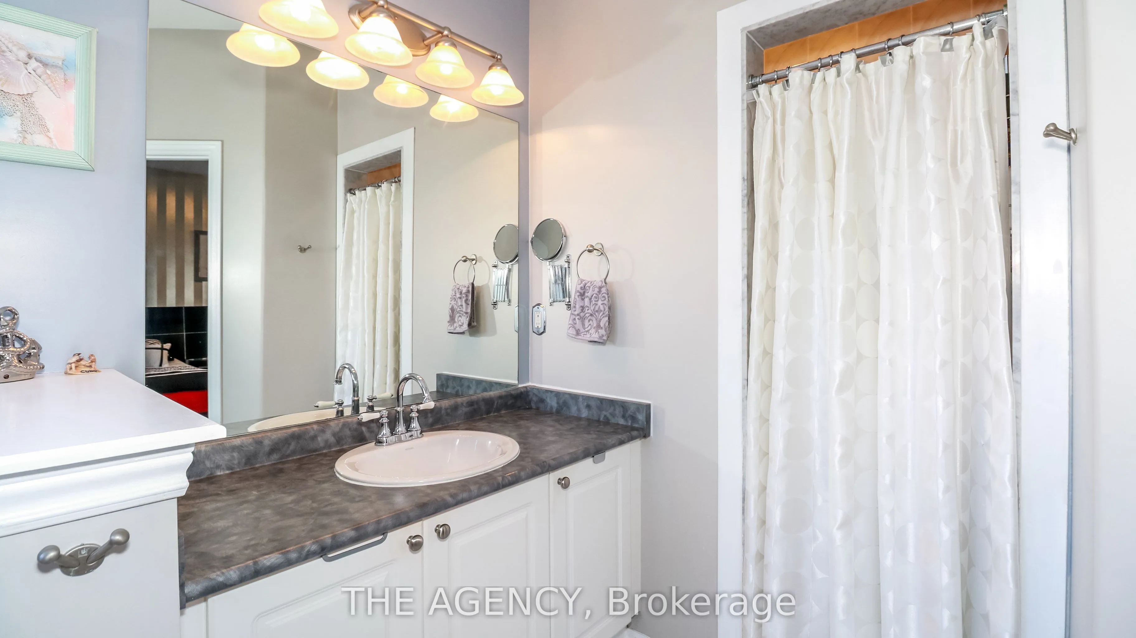 26 Regalia Way, Barrie, ON L4M 7H7
