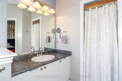 26 Regalia Way, Barrie, ON L4M 7H7