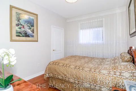 26 Regalia Way, Barrie, ON L4M 7H7