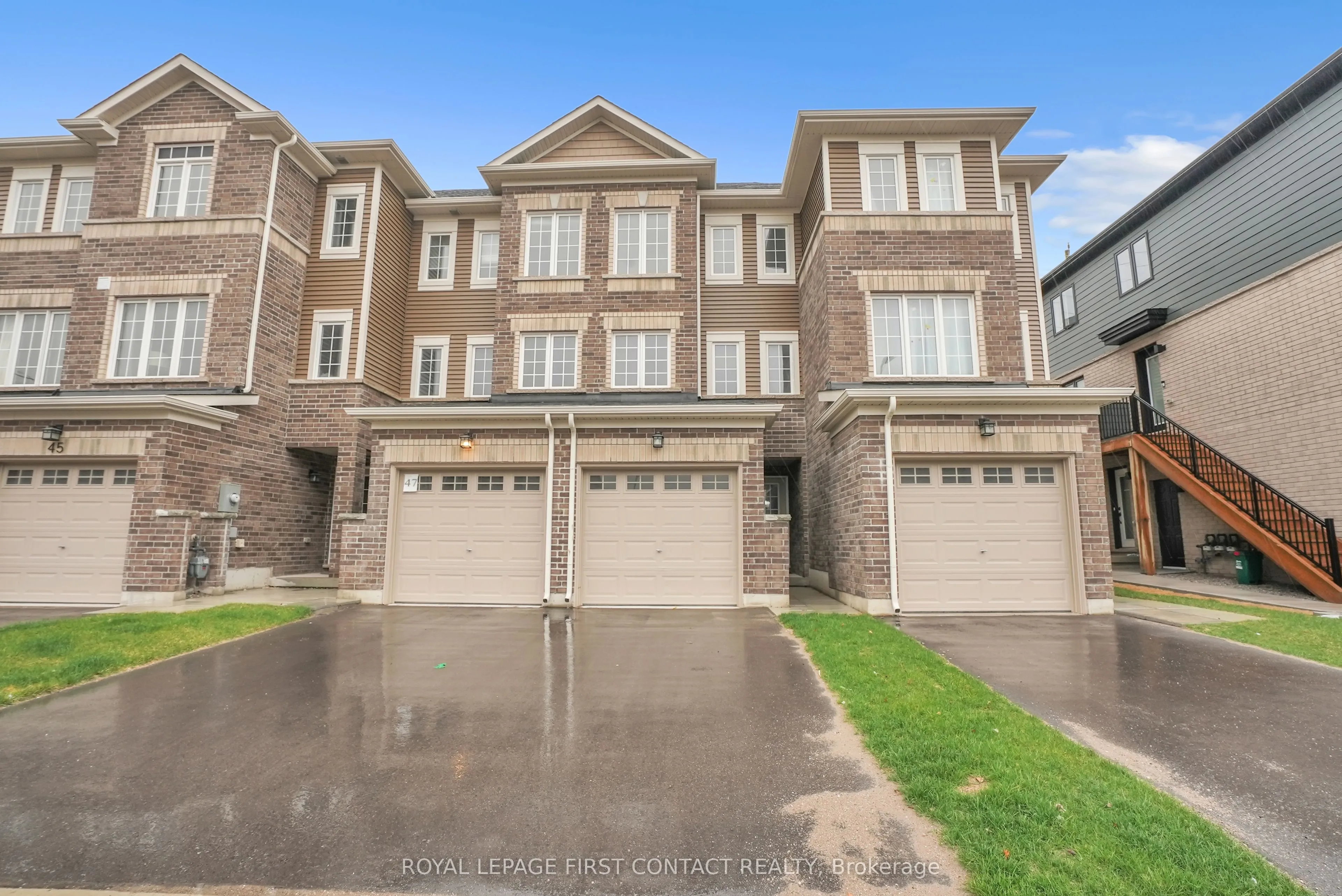 49 Pumpkin Corner Crescent, Barrie, ON L9J 0T7