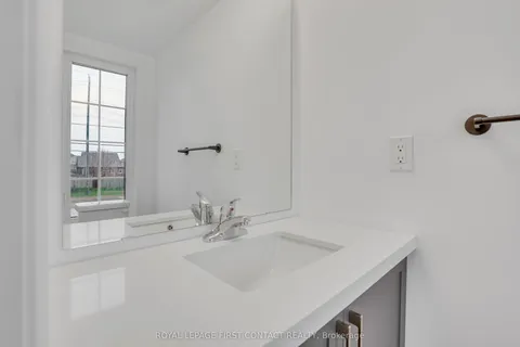 49 Pumpkin Corner Crescent, Barrie, ON L9J 0T7