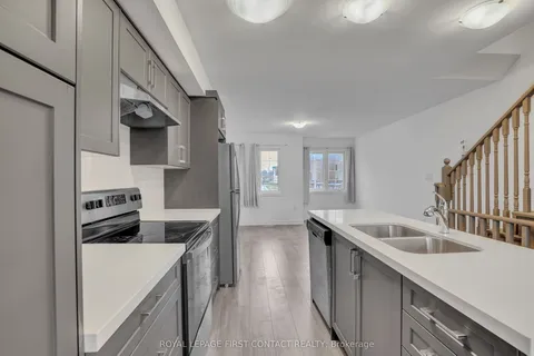 49 Pumpkin Corner Crescent, Barrie, ON L9J 0T7