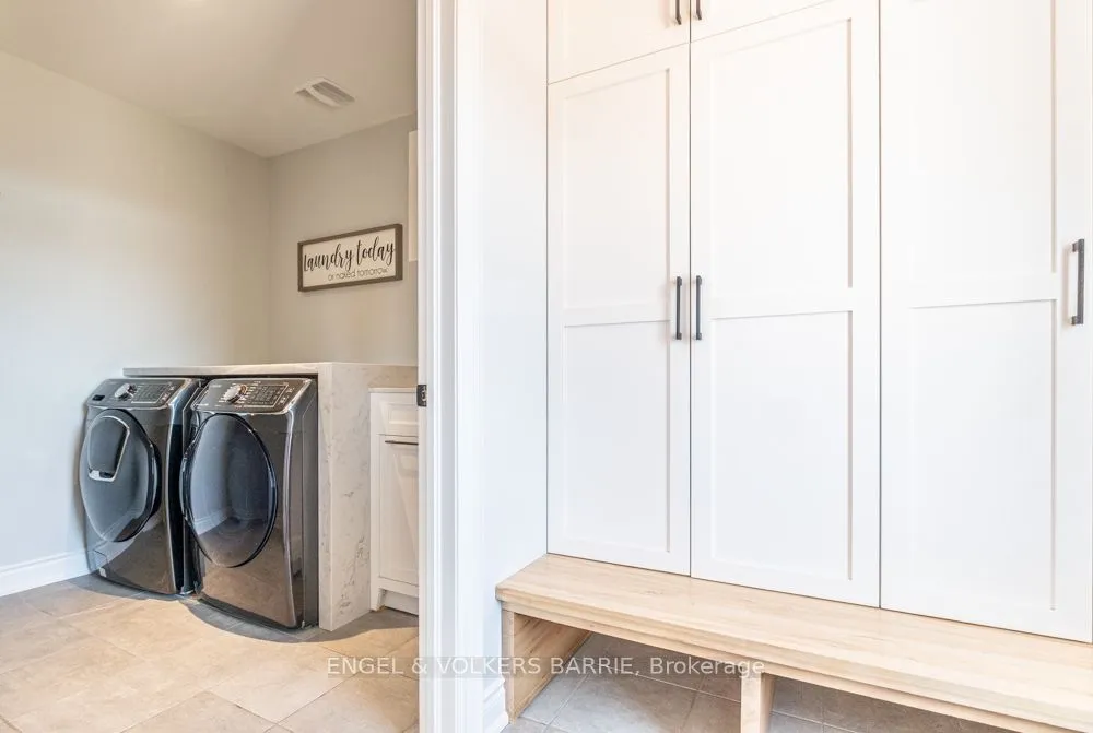 38 Nelson Street, Clearview, ON L0M 1G0