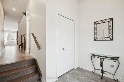 144 Memorial Avenue, Orillia, ON L3C 5X2
