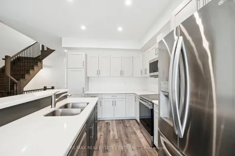 144 Memorial Avenue, Orillia, ON L3C 5X2