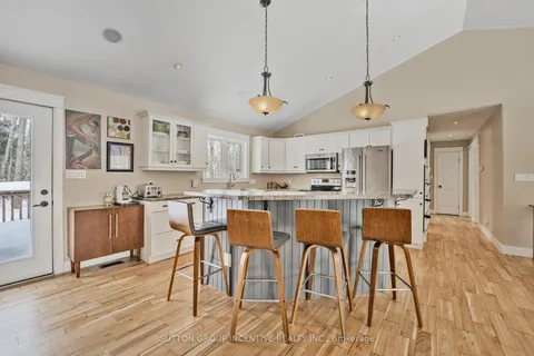 48 Tall Pines Drive, Tiny, ON L9M 0H4