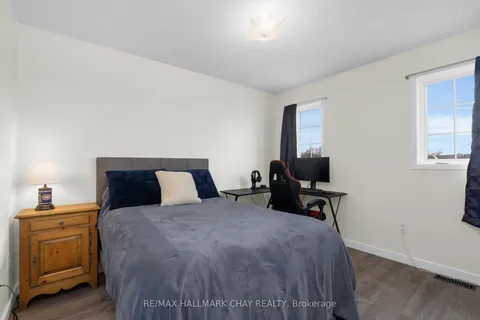 28 Draper Crescent, Barrie, ON L4N 6B1