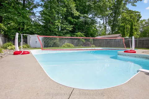 11 Payette Drive, Penetanguishene, ON L9M 1H4
