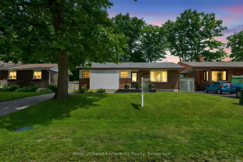 11 Payette Drive, Penetanguishene, ON L9M 1H4
