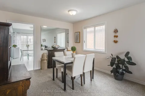 1085 Whitney Crescent, Midland, ON L4R 5N2