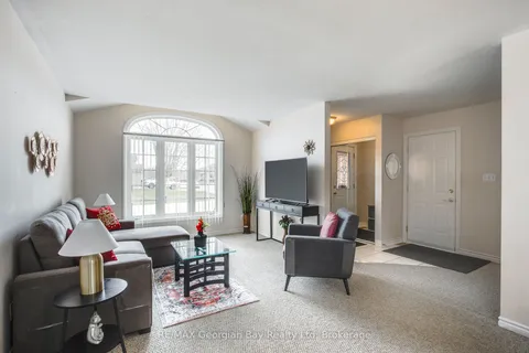 1085 Whitney Crescent, Midland, ON L4R 5N2