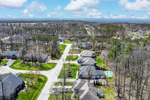 6 Collins Lane, Springwater, ON L9X 0H4