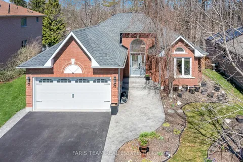 38 Summerset Drive, Barrie, ON L4N 9L7