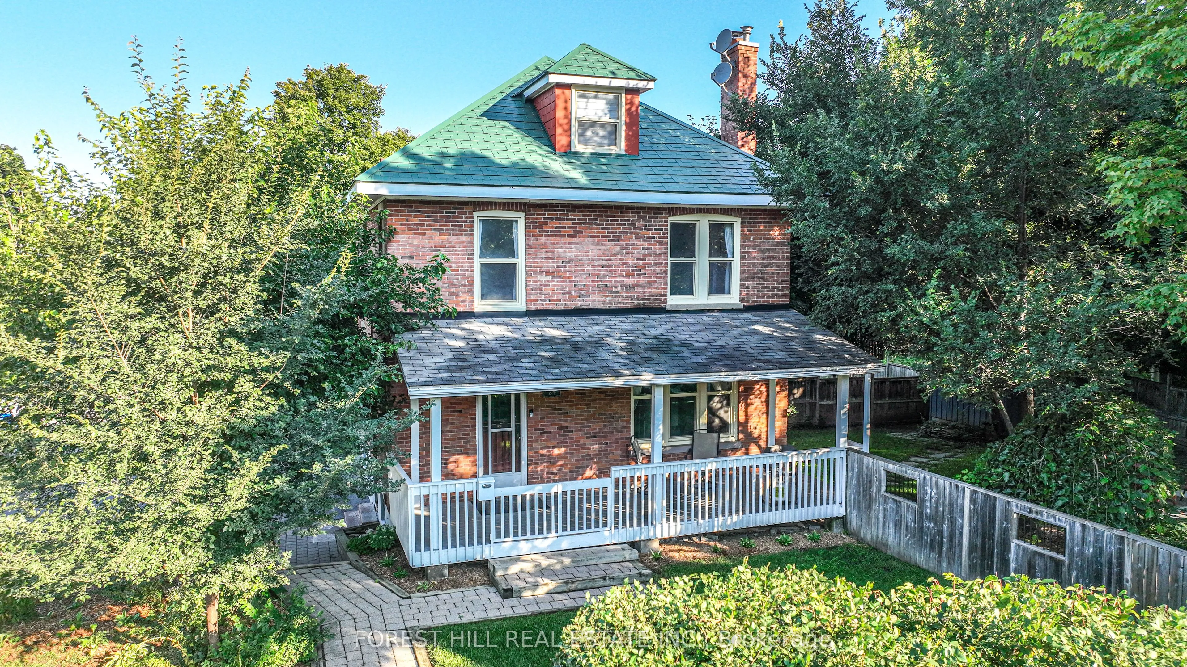24 Penetang Street, Barrie, ON L4M 1V6