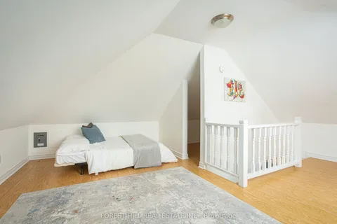 24 Penetang Street, Barrie, ON L4M 1V6